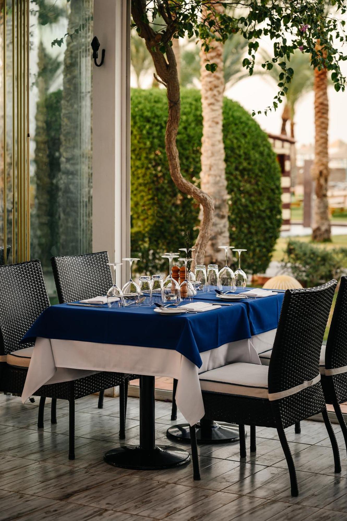 Iberotel Redsina Sharm El-Sheikh Exterior foto A table set for fine dining