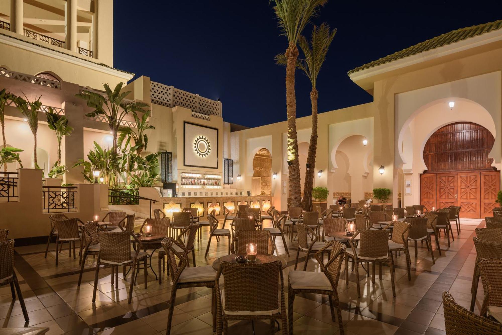 Iberotel Redsina Sharm El-Sheikh Exterior foto The hotel's courtyard